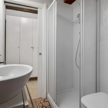 Riva Di Biasio & Sestiere Santa Croce X4 * Венеция