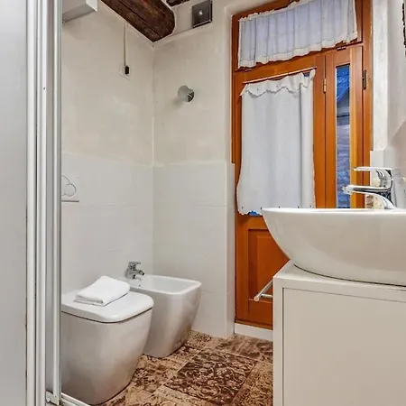 Riva Di Biasio & Sestiere Santa Croce X4 * Venedik