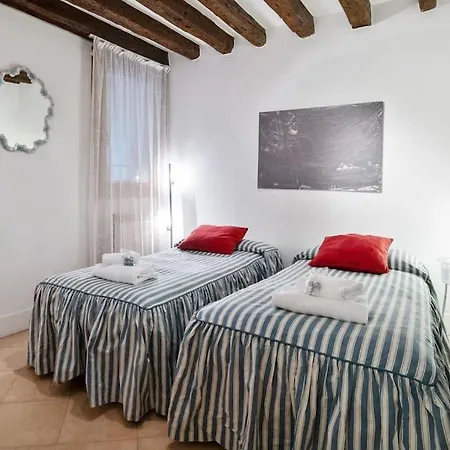 Riva Di Biasio & Sestiere Santa Croce X4 Apartment Venice