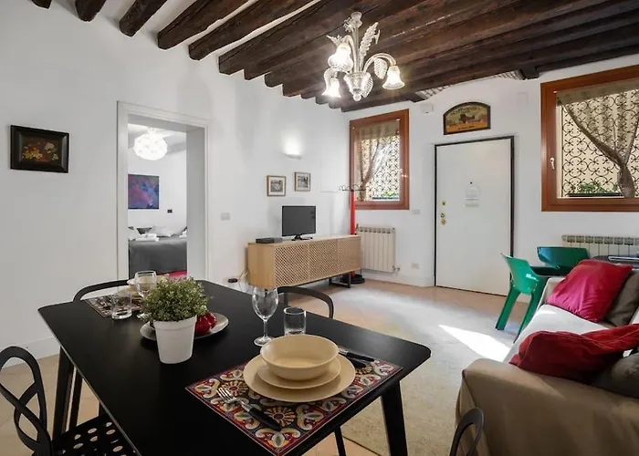 Riva Di Biasio & Sestiere Santa Croce X4 * Venedig